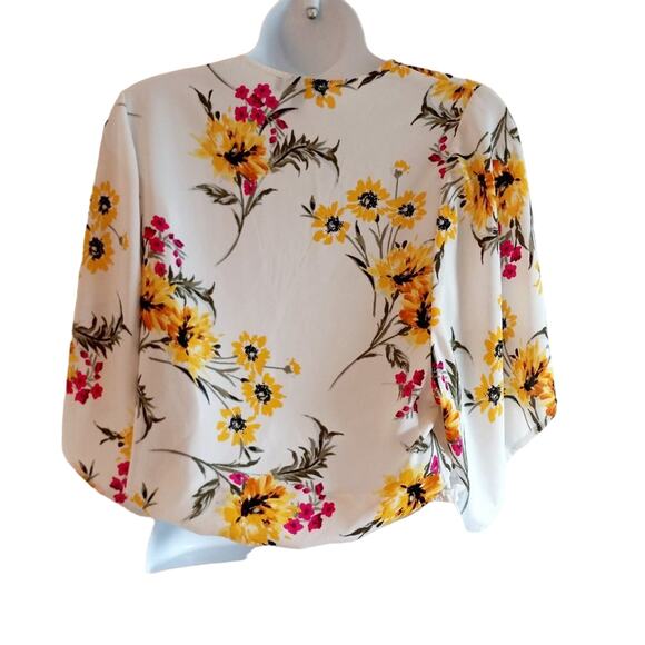 Express V-Neck Floral Print Top - Picture 4 of 8